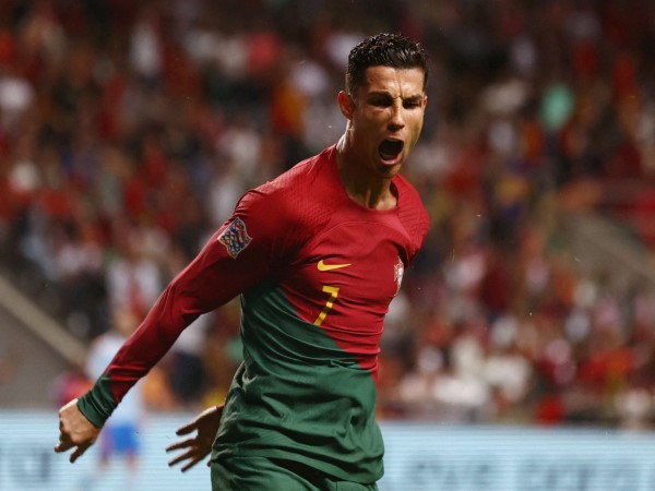 Top màn trình diễn ấn tượng của Ronaldo trên sân cỏ